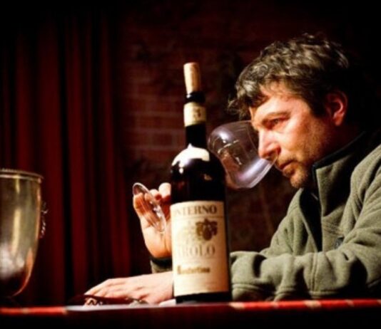 Giacomo Conterno Roberto Conterno degusta il Barolo Monfortino