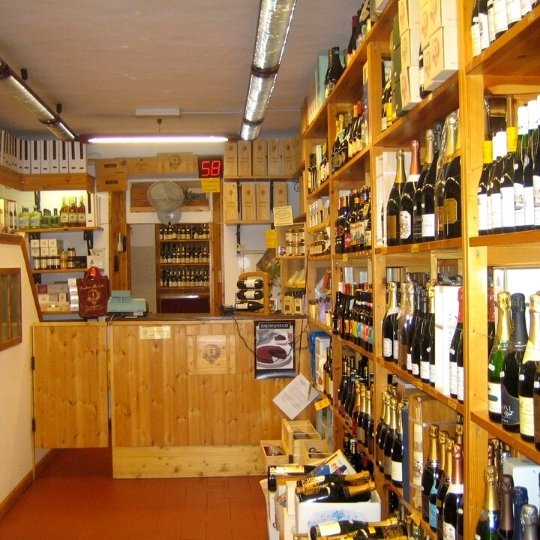 wine shop in florence city center