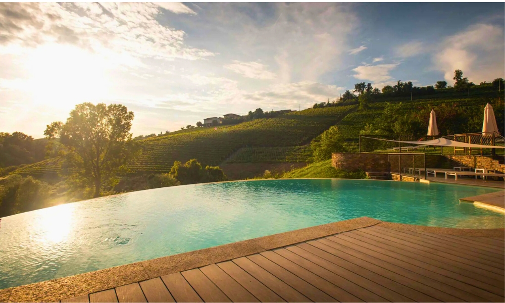 wine resort in piemonte con piscina panoramica