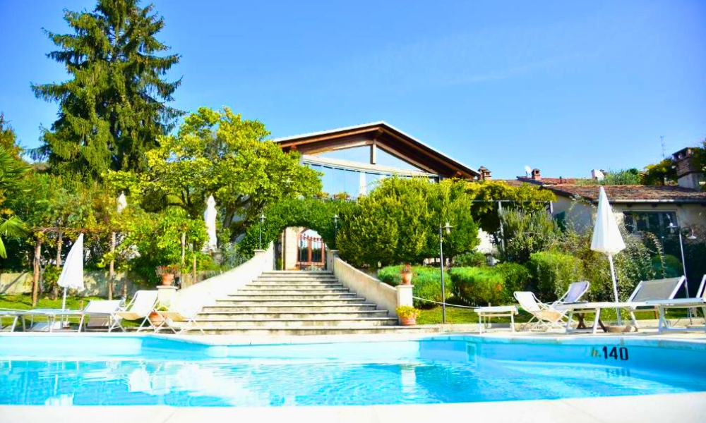 wine resort con piscina in piemonte
